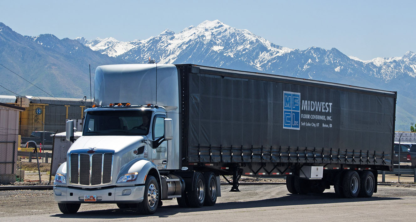 Midwest Peterbilt Model 579 in front of Twin Peaks